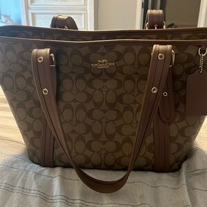 Brown over size Coach purse, excellent condition